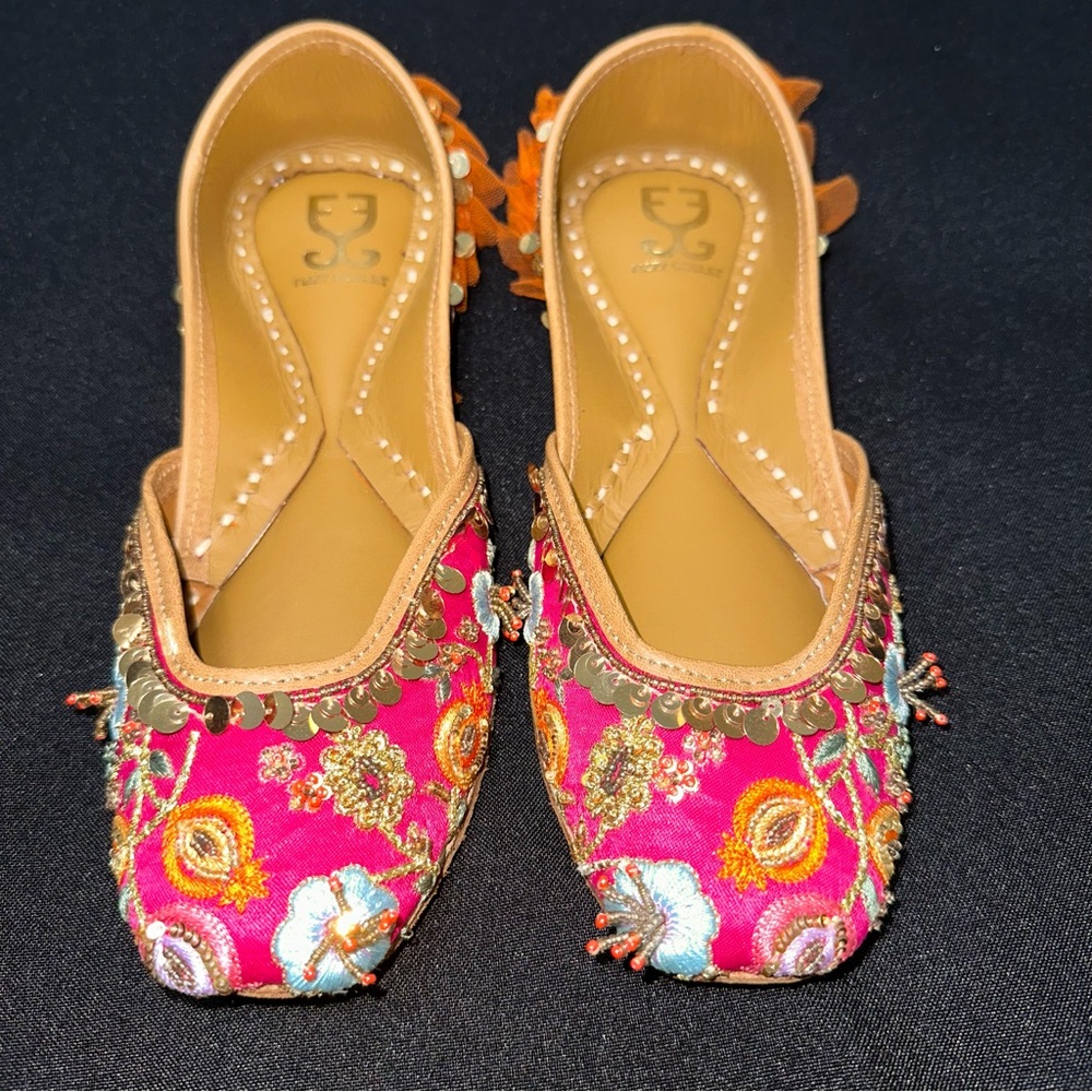 Fizzy Goblet juttis‎ size EU 35 traditional Indian Punjabi shoes